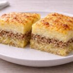 Картофельная запеканка с фаршем и капустой